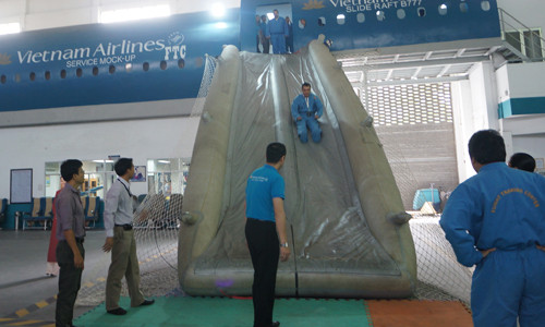 Vào ‘lò’ luyện phi công, tiếp viên lớn nhất Việt Nam
