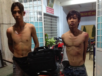 CSHS nổ súng liên tiếp, truy bắt hai tên cướp