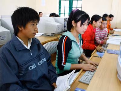 Tháo khoán đầu vào, cử nhân có về lại quê?