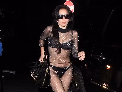 Lady Gaga lại gây náo loạn với thời trang khác người