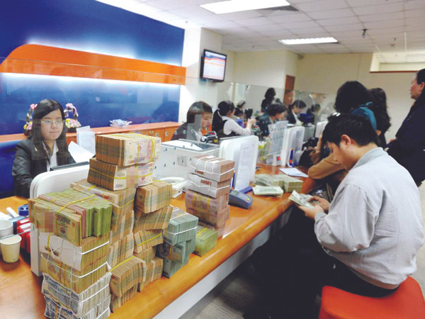 Ngân hàng sẽ tiếp tục giảm lãi suất? Ảnh: Hồng Vĩnh