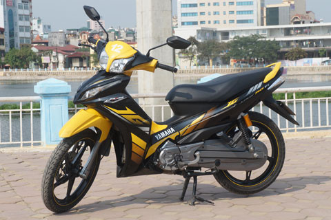 Tặng quà của kiều bào cho đảo Trường Sa