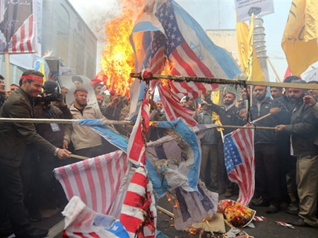 10.000 người Iran biểu tình chống Mỹ