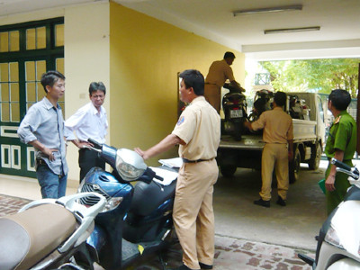 Cảnh sát hình sự 'xuống đường' xử lý kẻ tấn công cảnh sát