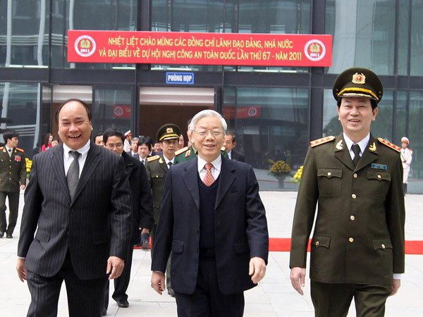 Tổng Bí thư Nguyễn Phú Trọng, Phó Thủ tướng Nguyễn Xuân Phúc và Bộ trưởng Công an Trần Đại Quang đến dự hội nghị. Ảnh: TTXVN