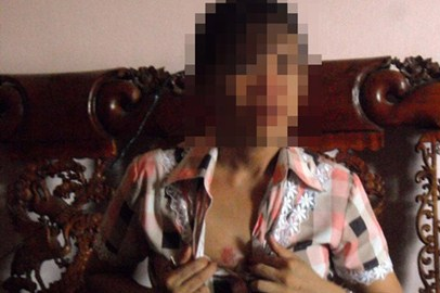 Tên cướp lột quần bà chủ tiệm tóc để không thể truy đuổi