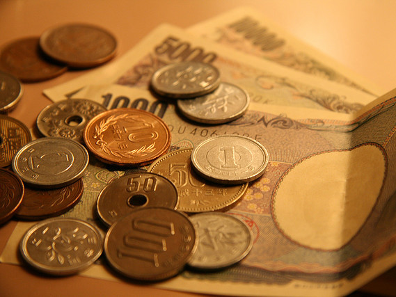 Đánh cá, vớt được 11 triệu yên tiền mặt