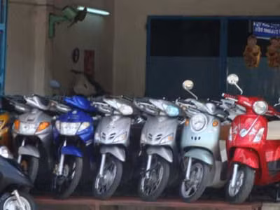 Xe máy rớt giá
