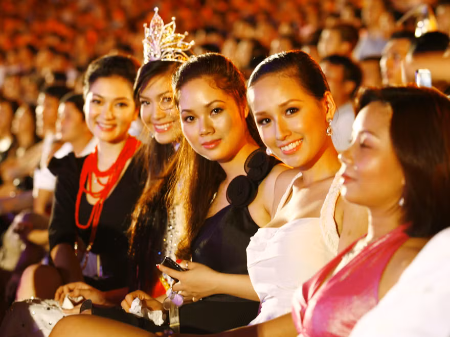 Từ trái qua phải: Nguyễn Thị Huyền, Trần Thị Thùy Dung, Phạm Mai Phương và Mai Phương Thúy