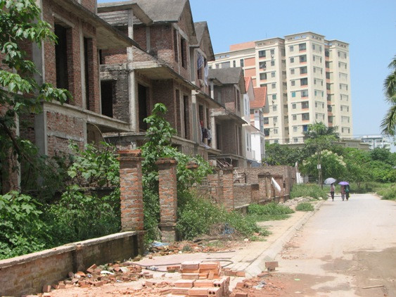 Bất động sản ‘vô cảm’ trước đủ chiêu kích cầu