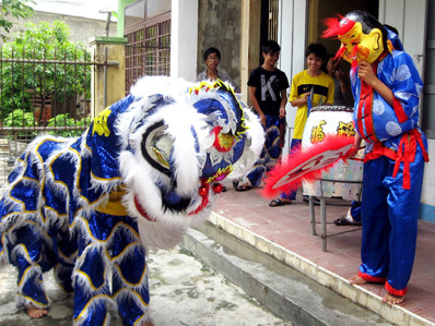 Ao ước một lần đưa lân về quê biểu diễn cho các em nhỏ Ảnh: H.Văn