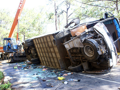 Lật xe trên đèo Prenn và đèo Lò Xo