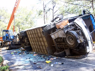 Lật xe trên đèo Prenn và đèo Lò Xo