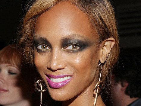 Tyra Banks gây sốc với kiểu trang điểm 'dọa ma'