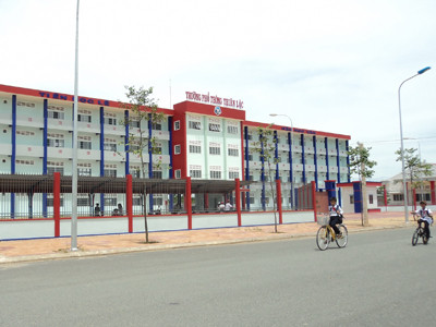 Dân chạy chỗ học cho con, doanh nghiệp chán việc xây trường