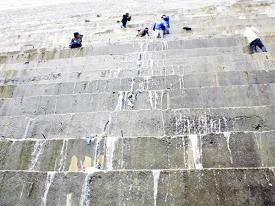 Cần khẩn trương xử lý vết nứt