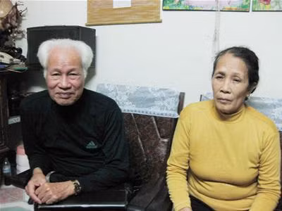 Bố, mẹ nạn nhân Lê Văn Điệp đang kể lại chuyện tìm xác con trai