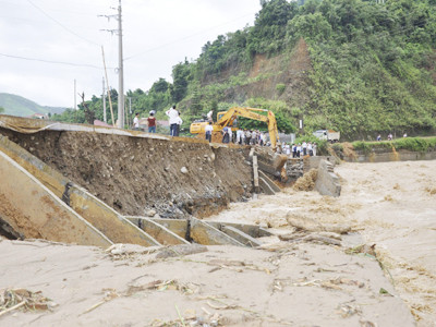 Nửa đêm, núi biến thành biển