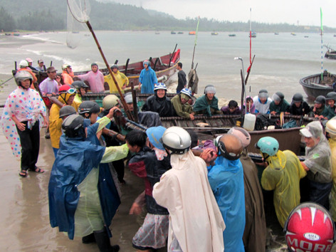 Miền Trung, Tây Nguyên chống chọi mưa to, lũ lớn