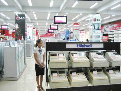 Hàng điện máy loạn giá