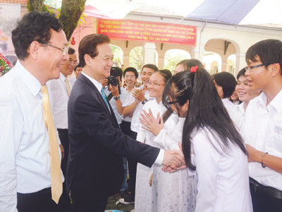 Dạy chữ gắn với dạy người