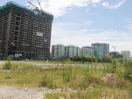 Lương nhân viên địa ốc giảm... 100%