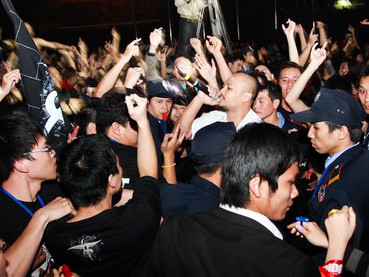 Bức Tường trở lại nhưng chưa đủ Nhiệt