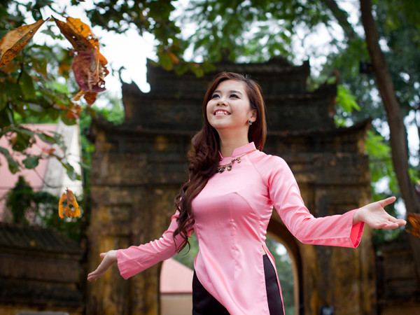 Ngắm thí sinh Imiss Thăng Long vẽ Hà Nội