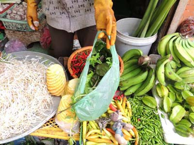 Mâm cơm sinh viên ‘teo tóp’ vì giá rau tăng vọt