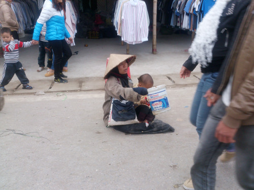 Phủ Dầy đầy ăn xin