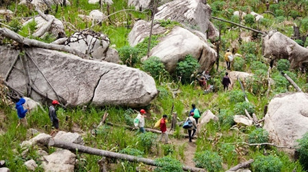 Vẫn nóng chuyện “chia chác” tiền trầm