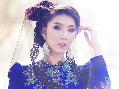 Ngọc Quyên làm cô dâu cá tính với khăn voan đen