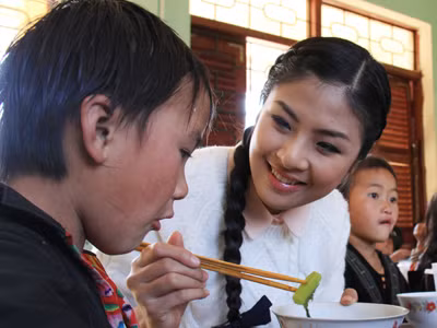 Anh đã dìu tôi bước qua thời thiếu nữ...