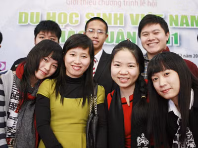 Lãnh đạo Nhà nước gặp gỡ du học sinh xuất sắc