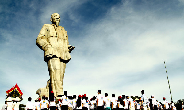 Xúc cảm của bạn trẻ kiều bào về thăm quê Bác