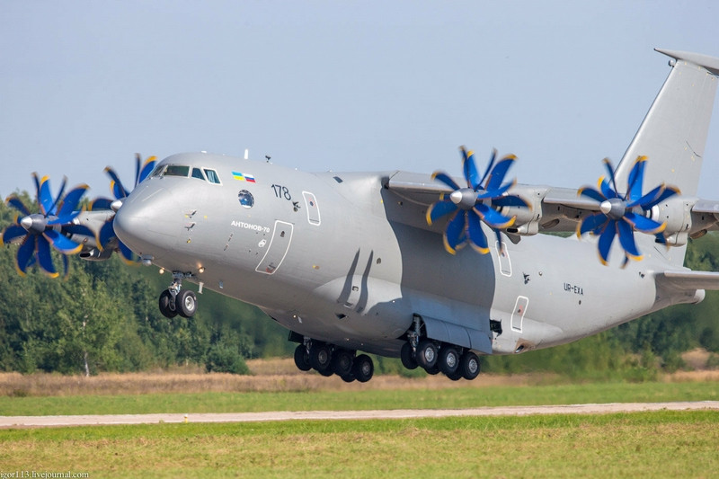 Choáng ngợp với siêu vận tải cơ An-70