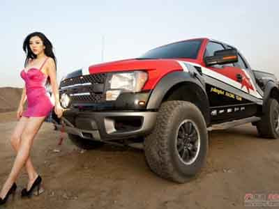 Ngắm vòng một 'căng tròn' bên xe bán tải