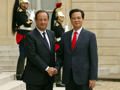 Từ Paris đến New York: Bay cao Việt Nam