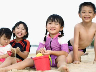 Chọn kem chống nắng mùa hè cho bé