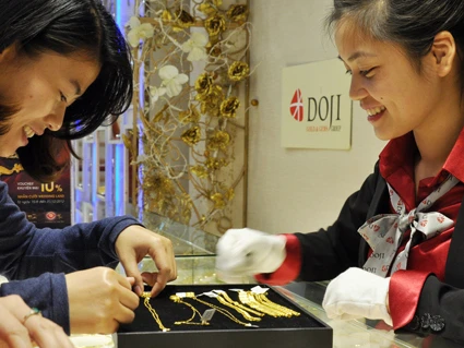 Giá vàng tăng nhẹ cuối tuần