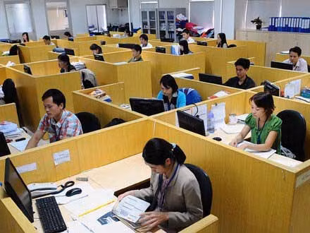 Nhân viên hành chính lương nghìn đôla