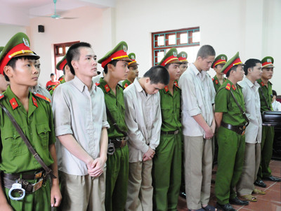 Vụ 'quan tài diễu phố': Một án tử hình, hai chung thân