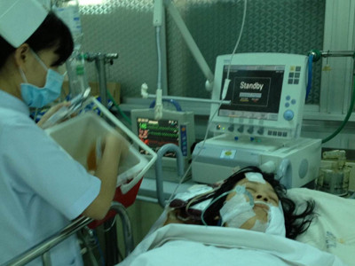 Cứu sống sản phụ bị chồng rạch bụng rơi con ra ngoài