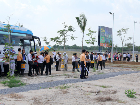 Địa ốc đua xả hàng chờ... hạ lãi suất