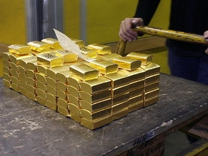 USD yếu nâng giá vàng cao nhất trong tháng qua