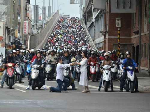 Cầu hôn chớp nhoáng trong 100 giây