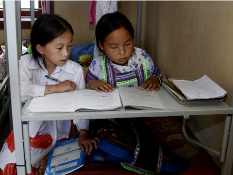Học sinh vùng cao nhận nhà bán trú hơn một tỷ