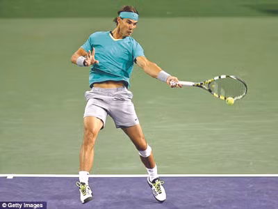 Nadal toả sáng ngày trở lại với mặt sân cứng