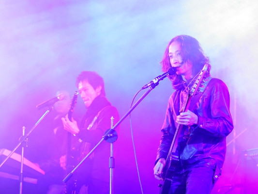 Sôi động đêm nhạc Giáng sinh đỏ