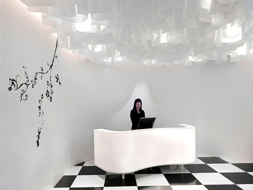 Khách sạn chỉ... trắng và đen